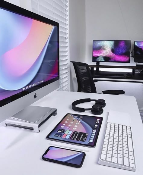 Imac Setup, Imac Desk, Apple Setup, Desain Pantry, Computer Desk Setup, Computer Set, Tech Aesthetic, Home Studio Setup, Desktop Setup