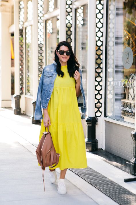 Yellow Maxi Dress Outfit, Dress Sneakers Outfit, Maxi Dress With Jacket, Maxi Dress Outfit Summer, Yellow Dress Casual, Dress Outfit Summer, Yellow Dress Outfit, Yellow Maxi Skirts, Dress And Sneakers Outfit