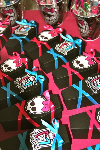 Monster High Birthday Party Ideas | Photo 23 of 32 | Catch My Party Monster High Party Food, Monster High Birthday Party Ideas, Monster High Birthday Party, 5th Birthday Party Ideas, Girl Bday Party, Monster High Party, 9th Birthday Parties, Monster Birthday, Monster Party