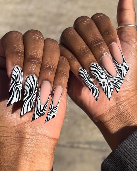 STILETTO IN A COFFIN 🔪 (@stilettoinacoffin) • Instagram photos and videos Lipstick Nails Shape, Hands Pretty, Shape Nails, Lipstick Nails, Acrylic Shapes, December 8, Fire Nails, 3d Nail Art, Best Acrylic Nails