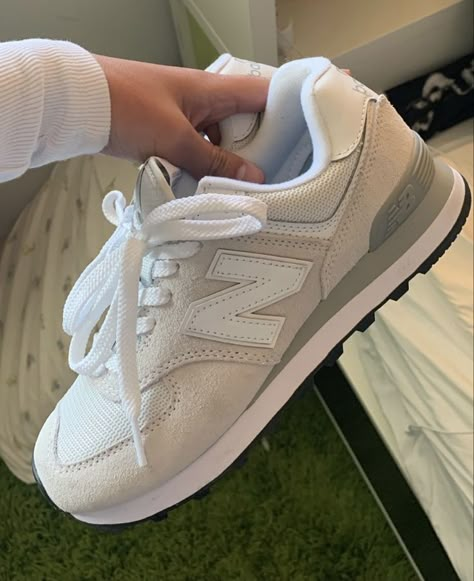 New balance sneaker shoes Preppy Shoes, Pretty Shoes Sneakers, Shoes Outfit Fashion, Cute Nike Shoes, Cute Sneakers, Hype Shoes, Girly Shoes, Cute Nikes, Shoe Inspo