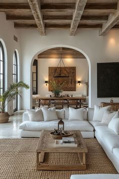 Home Classic Design, Living Room Designs Spanish, House Mediterranean Interior, Mediterranean Interior Design Style Living Room, Traditional House Design Interior, California Style Homes Interior Design, Modern Mediterranean Living Room Ideas, Stone Floor Living Room, Modern Classic Decor