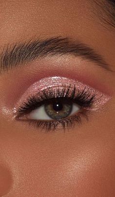 Eyeshadow Looks Light Pink, Formal Makeup Pink, Light Pink Makeup Looks Natural, Pink Silver Makeup, Pink Glam Makeup Looks, Coral Dress Makeup, Pink Quince Makeup, Pink Makeup Ideas, Cowgirl Makeup