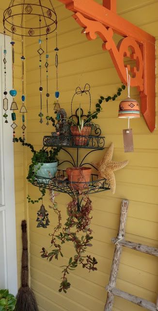 Hipster Decor, Decor Front Porch, The Porch, Porch Patio, Bohemian Home, Unique Spaces, Door Decor, Bohemian Decor, Garden Pots