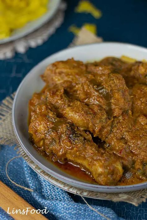 close up of chicken rendang curry in a light coloured bowl Malay Recipes, Chicken Rendang Recipe, Chicken Rendang, Indonesian Recipes, Chicken Rendang Malaysia, Malay Chicken Curry, Malaysian Beef Rendang, Indonesian Beef Rendang, Malay Food