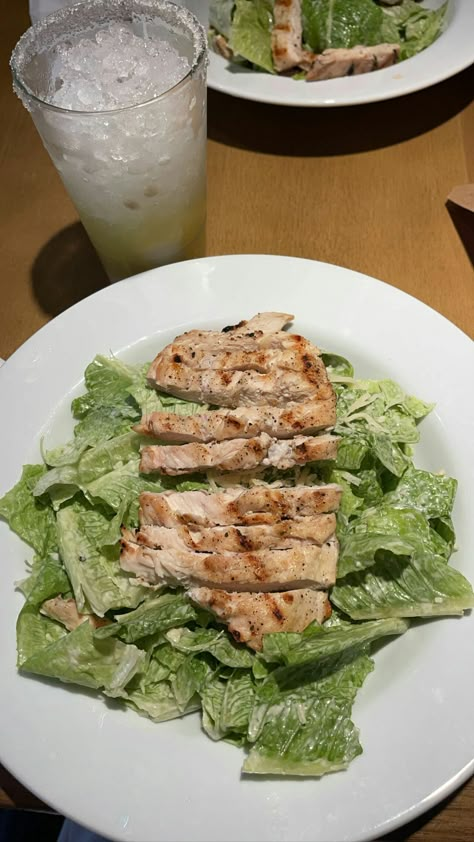 Aesthetic Mushrooms, Mushrooms Soup, Spinach Salmon, Rice Tofu, Pasta Broccoli, Toast Avocado, Tofu Noodles, Noodles Ramen, Healthy Food Inspiration