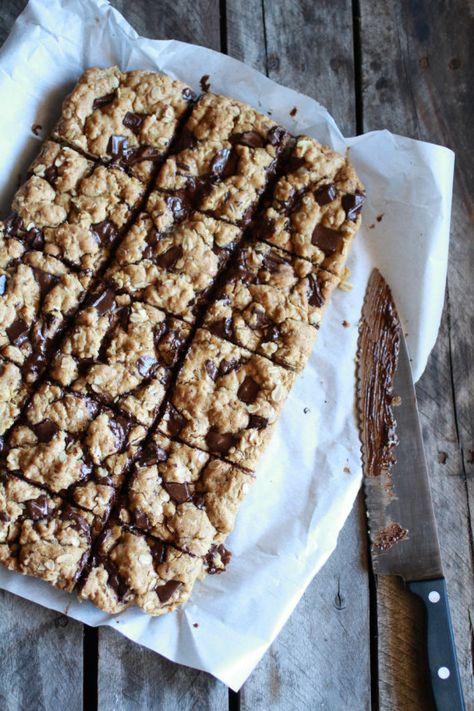 10 min. Idiot Proof Healthy Dark Chocolate Chunk Oatmeal Cookie Bars. Best oatmeal cookie around with NO butter, NO white sugar. Oatmeal Cookie Bars, Best Oatmeal Cookies, Healthy Dark Chocolate, Salad Pasta, Oats Recipe, Oatmeal Cookie, Best Oatmeal, Chocolate Chunk, Half Baked Harvest