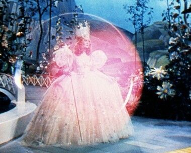 Glenda the Good Witch of the North in, The Wizard of Oz Glinda The Good Witch Bubble, Wizard Of Oz Glenda, The Wizard Of Oz Aesthetic, Wizard Of Oz Aesthetic, Glinda Bubble, Glinda Wizard Of Oz, Wizard Of Oz Pictures, Oz Aesthetic, Wizard Of Oz Glinda