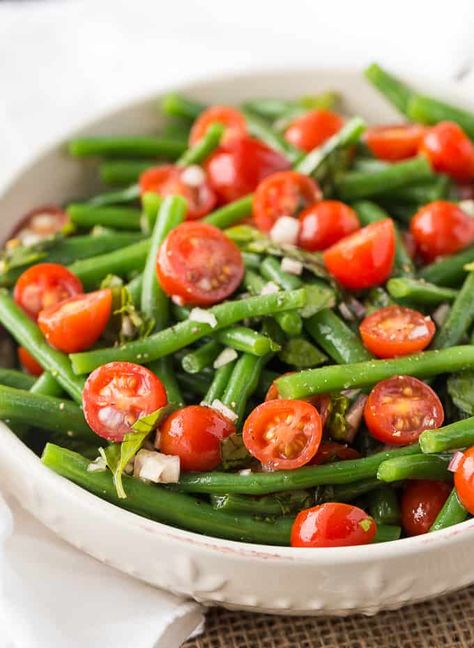 Green Bean and Tomato Salad - An effortless side dish that screams summer! This light and crispy side dish is great for weeknight dinners or your next barbecue. Green Bean And Tomato Salad, Bean Tomato Salad, Bean And Tomato Salad, Good Green Bean Recipe, Beans And Tomatoes, Tomato Salad Recipe, Simply Stacie, Cheap Clean Eating, Tomato Salad Recipes