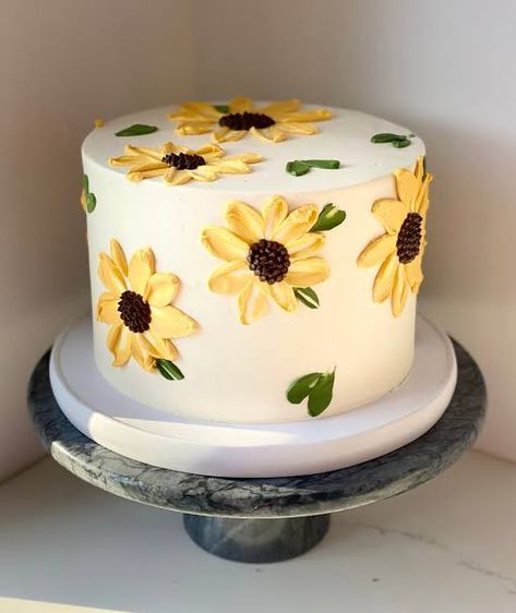 Sunflower Cake Design, Sunflower Birthday Cakes, Sunflower Cake, Small Birthday Cakes, 25th Birthday Cakes, Simple Cake Designs, Funny Birthday Cakes, Cake Maker, Mini Cakes Birthday