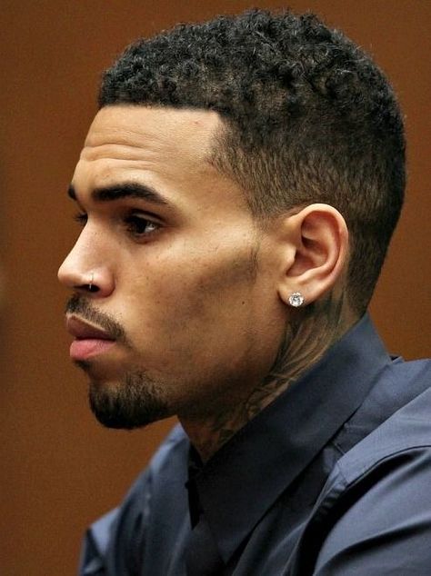 Chris Brown Haircut, Chris Brown Hair, Ice Stars, Chris Brown Funny, Chris Brown Outfits, Chris Brown Style, Chris Brown And Royalty, Chris Brown Wallpaper, Brown Pictures