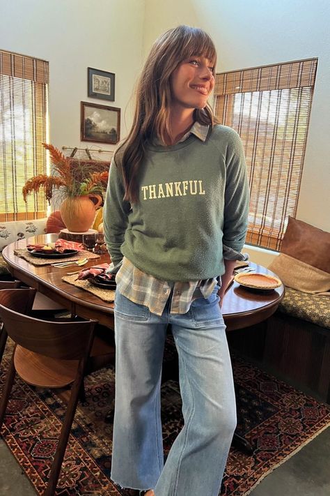 Denim with thankful crewneck layered over a flannel Flannel Layering Outfits, Flannel Outfits For Women, Blue Flannel Outfit, How To Style A Flannel, Styling A Flannel, Flannel Outfits Aesthetic, Cute Outfits For Work, Jean Shirt Outfits, Flannel Shirt Outfit