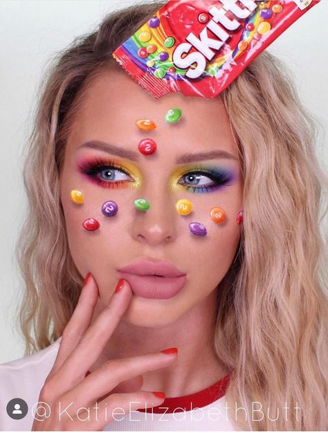 Creative Eyeliner, Eyeliner Wings, Rainbow Costumes, Oval Makeup Brush, Candy Makeup, Pride Makeup, Perfect Eyeliner, Character Makeup, Best Eyeliner