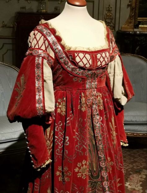 Historical Italian Fashion, Historical Medieval Dress, 1600s German Fashion, 1500s Italian Fashion, 1490s Italian Fashion, Victorian Formal Dress, Medieval Italian Clothing, 1600s Art, 1490s Fashion