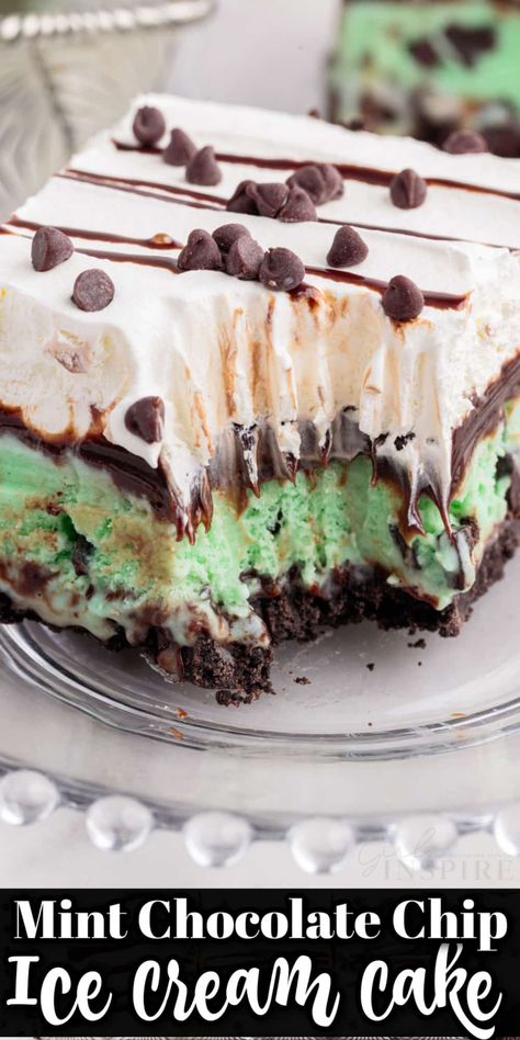 Mint Ice Cream Pie Recipes, Mint Chocolate Chip Ice Cream Dessert, Mint Chocolate Chip Ice Cream Cake Easy, Ice Cream Cake Fudge Layer, Mint Choc Chip Cake, Mint Ice Cream Pie, Mint Oreo Ice Cream Cake, Mint Chip Ice Cream Cake, Mint Chocolate Chip Desserts