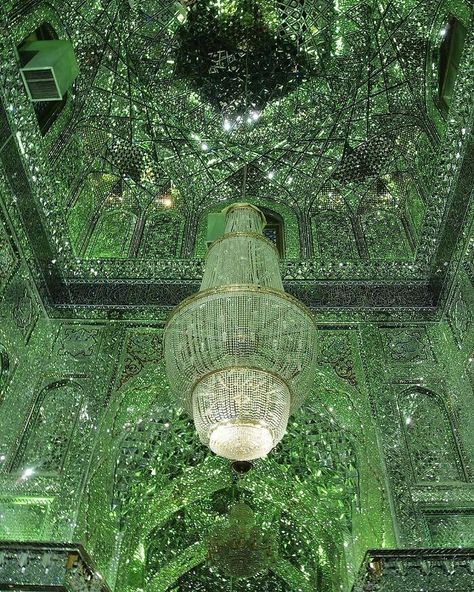 Hardcore Is Not For Everybody: This Instagram Account Collects Decor Items That Capture The Essence Of Bad Taste (35 Pics) Purple Carpet, Dark Green Aesthetic, Arte Van Gogh, Slytherin Aesthetic, Create Decor, Minimalist Interior Design, Green Rooms, Shiraz, Islamic Architecture