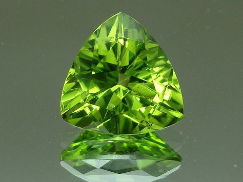 9x9 Arazoina peridot | Flickr - Photo Sharing! Peridot Jewelry, Faceted Gems, Peridot Green, Flickr Photos, Rare Gems, Peridot Gemstone, Colored Gems, Exclusive Jewelry, Gem Stones