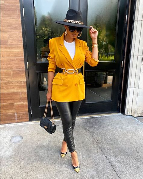 @kosmios_ • Instagram photos and videos Yellow Fedora Hat Outfit, Fedora Hat Outfit, Fedora Hat Outfits, Back To Business, Hat Outfit, Paris Outfits, Classy Work Outfits, Outfits With Hats, Link Up