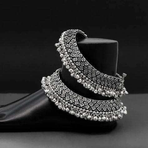 Indian Anklets Silver, Traditional Anklets, Indian Anklets, Payal Designs Silver, Anklets Silver, Silver Anklets Designs, Anklets Online, Silver Payal, Anklets Indian