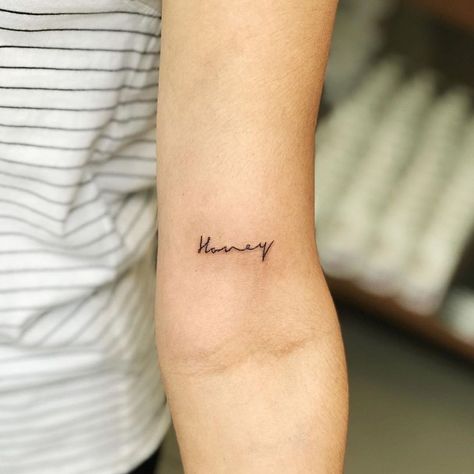 Honey Font Tattoo, Honey Tattoo Words Fonts, Honey Tattoo Ideas, Honey Tattoos, Tattoo Handwriting, Honey Tattoo, Tattoo Hummingbird, Ohio Tattoo, Tattoo Word Fonts