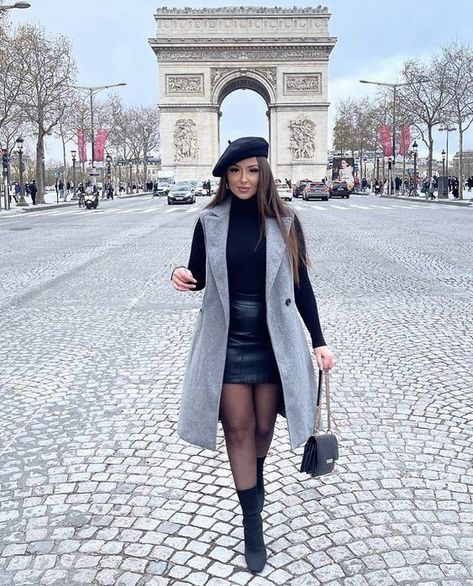 #dress #smartdress #dressideas #stylehacks #bestclothing #outfits Winter Paris Outfits, Paris Winter Outfit, Paris Trip Outfits, Eurotrip Outfits, Outfits Paris, France Outfits, Fashion Fails, Classy Winter Outfits, Shotting Photo