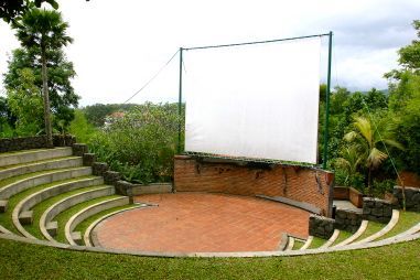 Small Amphitheater Outdoor, Community Outdoor Spaces, Backyard Amphitheater, Outdoor Community Space, Outdoor Performance Space, Outdoor Auditorium, Amphitheater Architecture, Outdoor Event Space, Outdoor Movie Theater