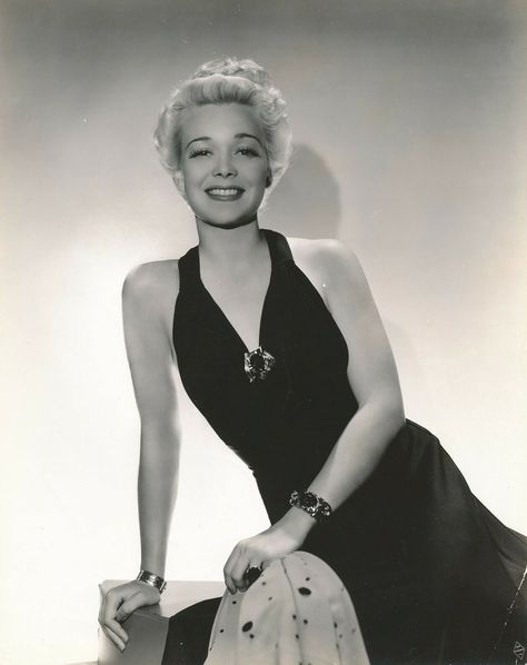 Jane Wyman Style, Kibbe Dramatic, Jane Wyman, Old Hollywood Movie, Hollywood Dress, Dramatic Classic, Classic Girl, Beautiful Film, Hollywood Movie