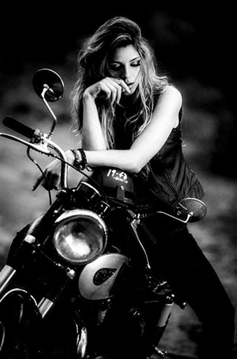 Motorcycle Photo Shoot, Biker Chick Outfit, Women Riding Motorcycles, Мотоциклы Harley Davidson, Biker Photography, Biker Photoshoot, Motorcycle Photography, Female Biker, Bike Photoshoot