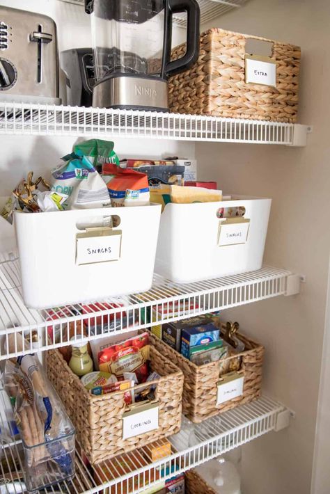 Roommate Organization Ideas, Shared Apartment Ideas Roommate, Dorm Pantry Ideas, Pantry Organization On A Budget, Roommate Organization, Roommates Aesthetic, Bestie Apartment, Small Pantry Organization Ideas, Pantry Organization Ideas Shelves