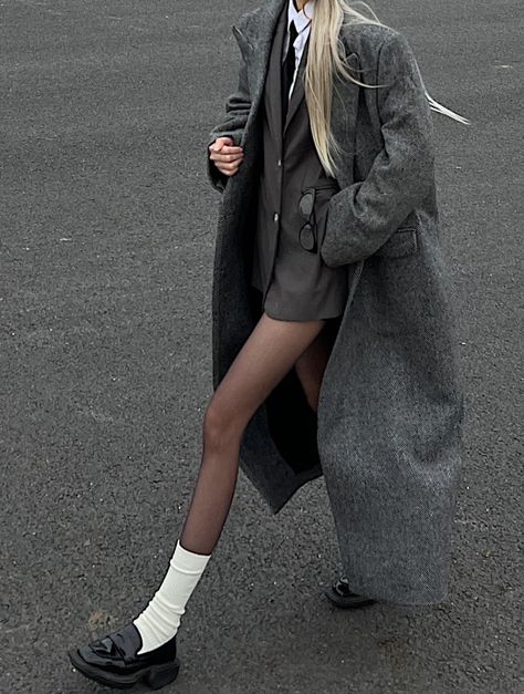 Prep Outfits Aesthetic, Long White Socks Outfit, 2014 Style, Gray Coat, White Socks, New Energy, 가을 패션, Lookbook Outfits, Retro Outfits