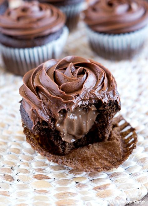 Cupcakes With Pudding, Chocolate Pudding Cupcakes, Pudding Filled Cupcakes, Cake Mix Cupcakes, Chocolate Cupcakes Filled, Pudding Cupcakes, Cupcakes With Chocolate, Filled Cupcakes, Cupcake Recipes Chocolate