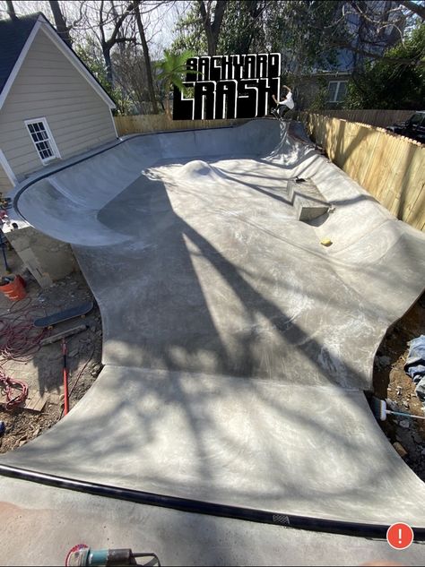 Diy Backyard Skatepark, Backyard Skatepark Ideas, Skate Architecture, Diy Skatepark, Mini Backyard, Playset Plans, Backyard Skatepark, Skatepark Design, Mini Skate