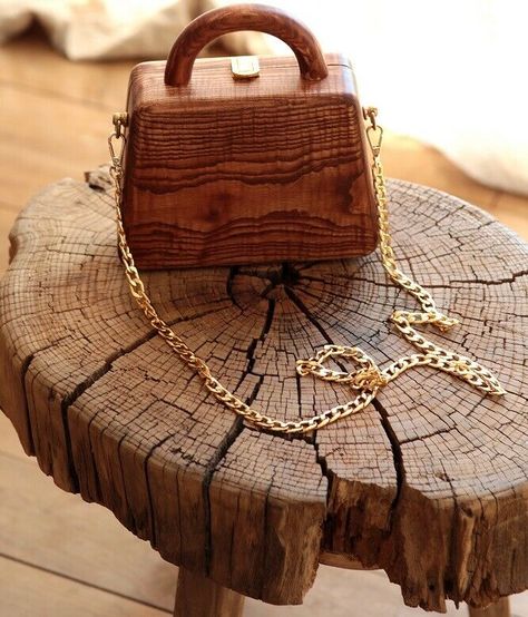 Wooden Handle Bag, The Thieves, Wooden Purse, Wooden Bag, Street Style Bags, Work Accessories, Toys Diy, Bag Display, Wooden Accessories