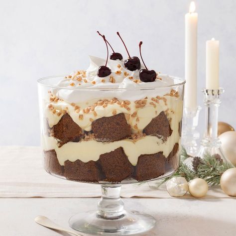 Gingerbread Trifle Gingerbread Trifle Recipes, Gingerbread Trifle Desserts, Gingerbread Triffle Recipes, Gingerbread Eggnog Trifle, Ginger Bread Trifle Desserts, S’mores Trifle, Best Christmas Trifle Recipes, Gingerbread Trifle Recipe, Easy Christmas Trifle Desserts