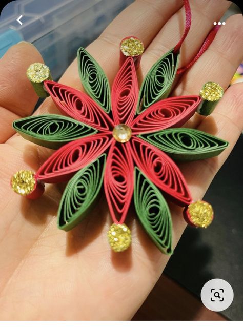 Quilled Poinsettia, Diy Quilling Christmas, Quilling Ornaments, Quilled Tree, Quilling Arts, Quilling Necklace, Christmas Quilling, Paper Quilling Tutorial, Paper Quilling For Beginners