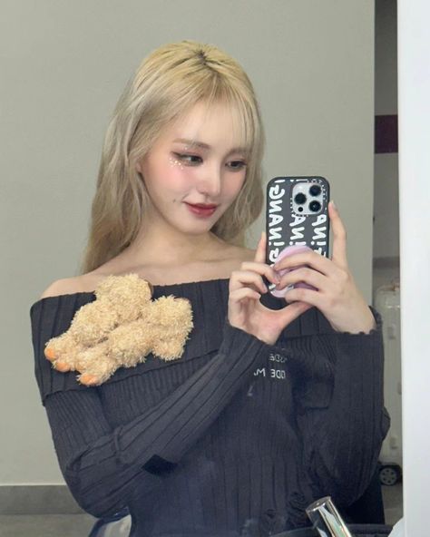 Ive #LIZ Instagram update To Be Continued, Kim Ji Won, January 11, My Chemical, Starship Entertainment, Korean Makeup, Kpop Girl Groups, Instagram Update, South Korean Girls