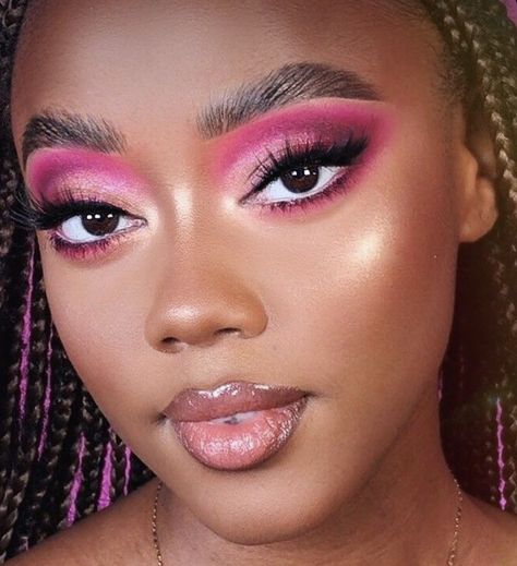 Barbie Makeup Look Brown Skin, Fuscia Eyeshadow Eye Makeup, Hot Pink Eyeshadow Looks Black Women, Dark Skin Pink Makeup, Pink Eyeshadow Under Eye, Fuschia Makeup Looks, Black And Pink Makeup Looks, Dark Pink Makeup Looks, Hot Pink Prom Makeup