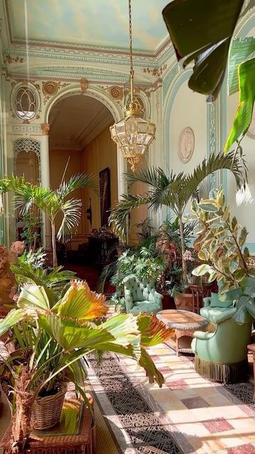 New York Interior Design, Colonial Style Interior, New York Interior, Laduree Paris, Porte Cochere, Luxurious Home, Deck Garden, Barbie Dream House, Paris Hotels