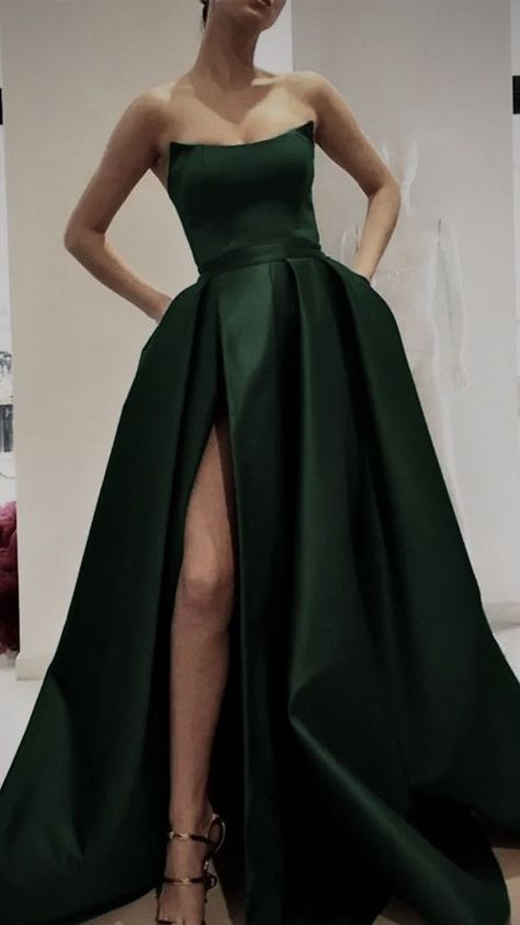 Deep Green Dress Gowns, Dark Green Gown Elegant, Dark Green Prom Dress Ball Gown, Emerald Green Gala Dress, Jaw Dropping Prom Dresses, Emerald Green Ball Gown Slytherin, Emerald Evening Gown, Prom Dress Ideas Unique Ball Gown, Elegant Prom Dresses Unique Ball Gown