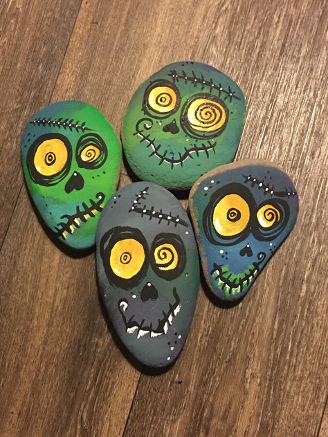 Painted zombie rocks! Skeleton Rock Painting, Zombie Painted Rocks, Zombie Rock Painting, Painted Rocks Halloween, Halloween Rocks Painted Ideas, Halloween Stone Painting, Zombie Painting, Halloween Rock Painting Ideas, Halloween Rock Painting