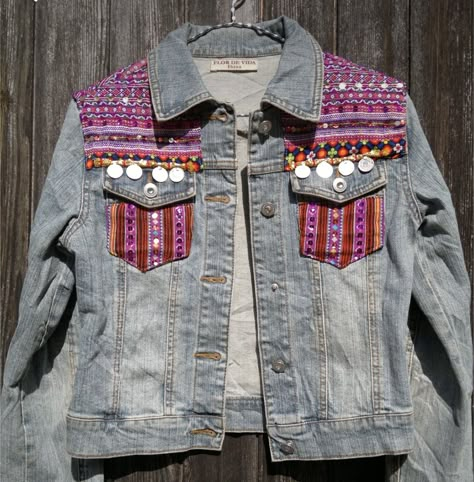 Navratri Denim Jacket, Denim Jacket Embroidery, Linen Style Fashion, Diy Denim Jacket, Navratri Dress, Jacket Outfit Women, Looks Jeans, Embellished Denim Jacket, Denim Jacket Outfit