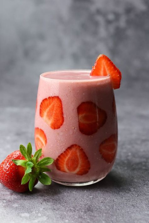 strawberry weight loss smoothie Smoothie No Banana, Low Fat Smoothies, Smoothie Cleanse Recipes, Plant Based Smoothies, Fat Burning Smoothie Recipes, Low Calorie Smoothies, Fat Loss Smoothies, Smoothie Cleanse, Fat Burning Smoothies