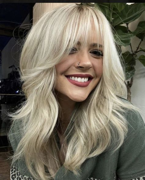 Margot Robbie Hairstyles, Blonde Alternative Hair, Stevie Nicks Haircut, Collar Bone Length Hair With Bangs, Modern Long Shag Haircut, Pamela Anderson Hair, Aesthetic Hairstyle Ideas, Blonde Wolf Cut, Mid Length Blonde Hair