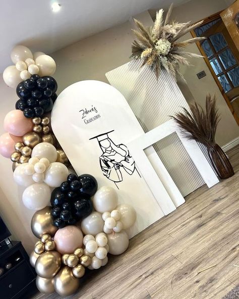 College Grad Party Decor, Grad Party Theme, Graduation Party Desserts, High School Graduation Party Decorations, Graduation Party Backdrops, Party Balloons Diy, Diy Graduation Gifts, Graduation Party Planning, Graduation Party Themes