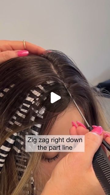 Part Line Foils, How To Do A Zig Zag Part In Hair, How To Do Zig Zag Hair Part, Zig Zag Part Hair, Highlights Tutorial, Zig Zag Part, Zig Zag Nails, Hair Lightener, Peekaboo Hair Colors