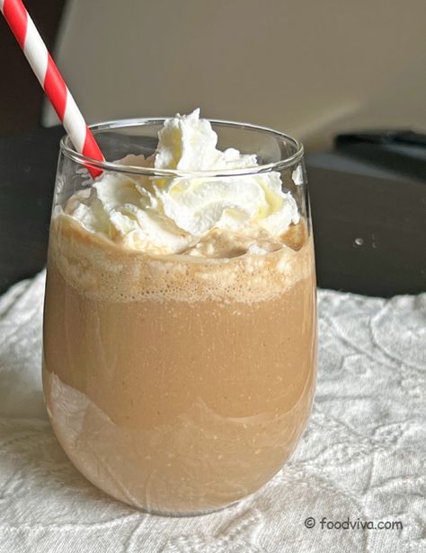 Instant Coffee Smoothie, Coffee Banana Smoothie, Breakfast Drinks Healthy, Coffee Ice Cubes, Banana Coffee, Yogurt Ice Cream, Oat Smoothie, Banana Smoothie Recipe, Creamy Smoothies