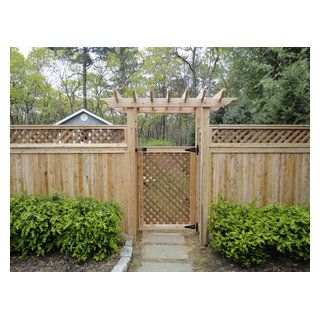 Lattice Arbor, Backyard Privacy Fence, Cheap Privacy Fence, Fence Design Ideas, Vinyl Fences, Diy Privacy Fence, Wood Privacy Fence, Wood Fences, Fence Toppers