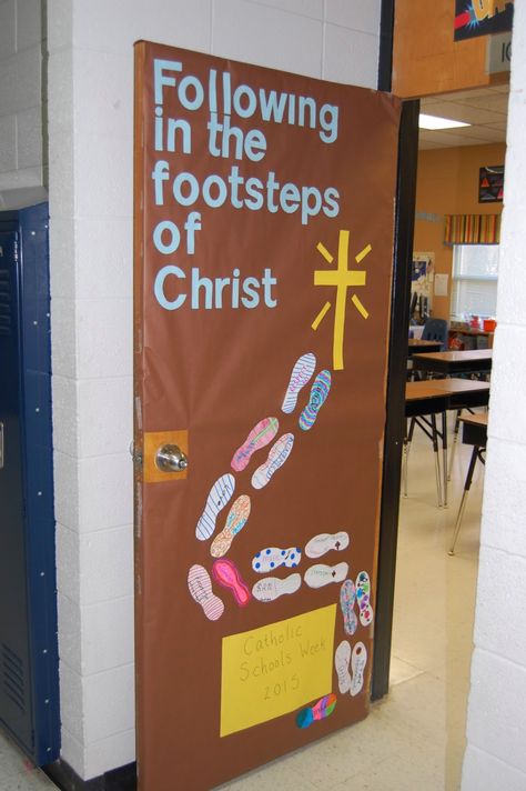 School Events at All Saints Catholic School: Decorated Doors begin Catholic School's Week Kids Church Door, Bible School Door Decorations, Ccd Classroom Ideas, Catholic Schools Week Craft, Jesus Door Decorations Classroom, Religion Bulletin Boards Catholic, Bible School Decorating Ideas, Catholic Classroom Ideas, Catholic School Classroom Decor