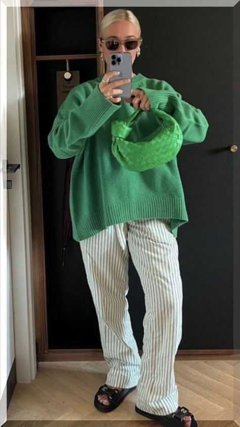 Changing Your Wardrobe Style, Euro Street Style Summer, Crew Neck Cardigan Outfit, Warm Weather Fall Outfits 2024, Fall Clothes 2024, Green Cardigan Outfit Aesthetic, Scandinavian Fashion Aesthetic, Nyc Night Out Outfit, Summer Layers Outfit