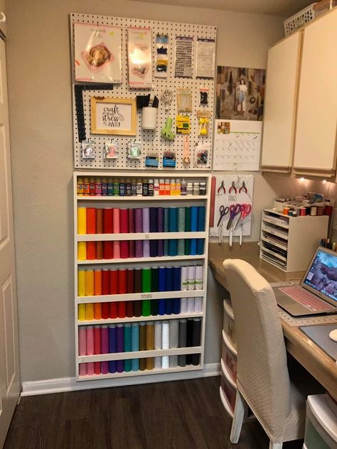 Office Craft Room Combo, Cricut Storage, Home Office Aesthetic, Craft Room Organization Diy, Small Craft Rooms, Office Aesthetic, Dream Craft Room, Craft Room Design, Diy Craft Room